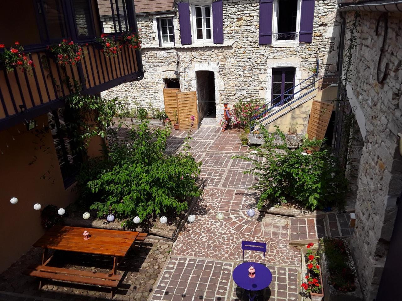 ช็องบร์ โดต เล กูตาส์ Hotel Mailly-la-Ville ภายนอก รูปภาพ
