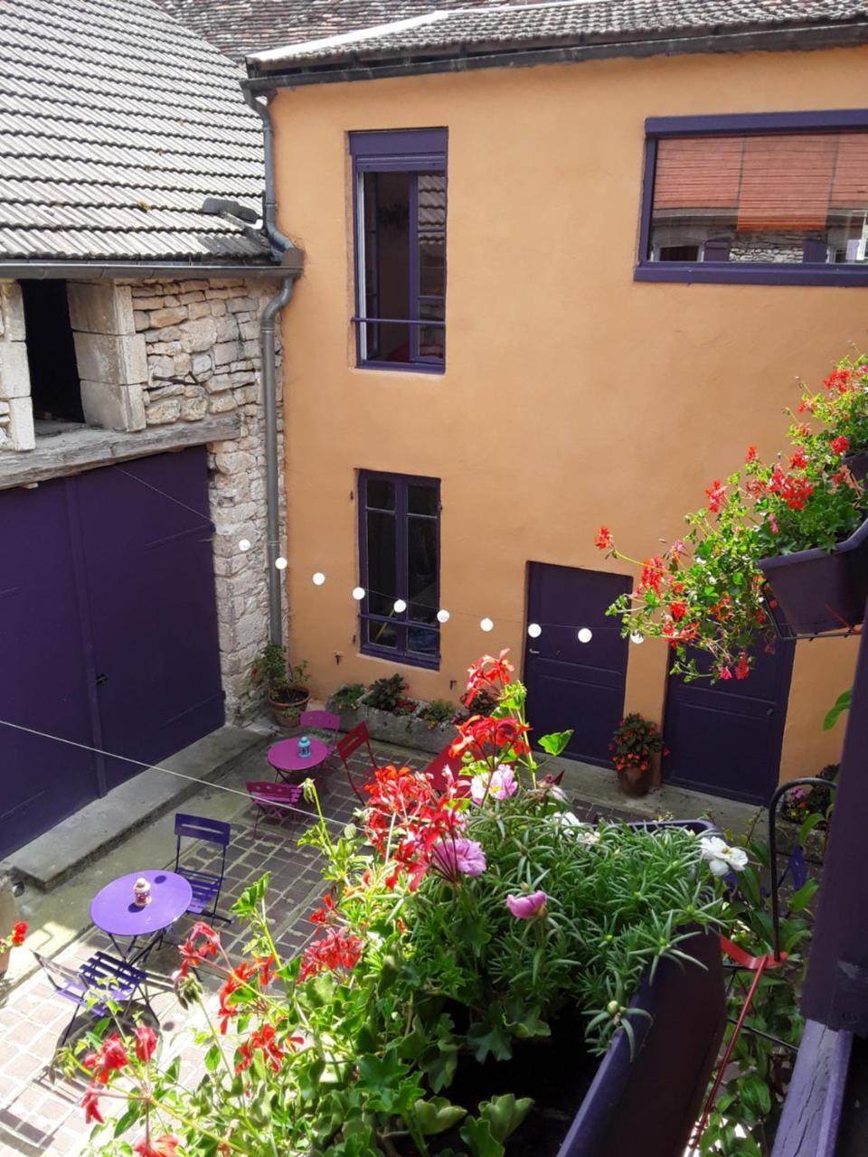 ช็องบร์ โดต เล กูตาส์ Hotel Mailly-la-Ville ภายนอก รูปภาพ